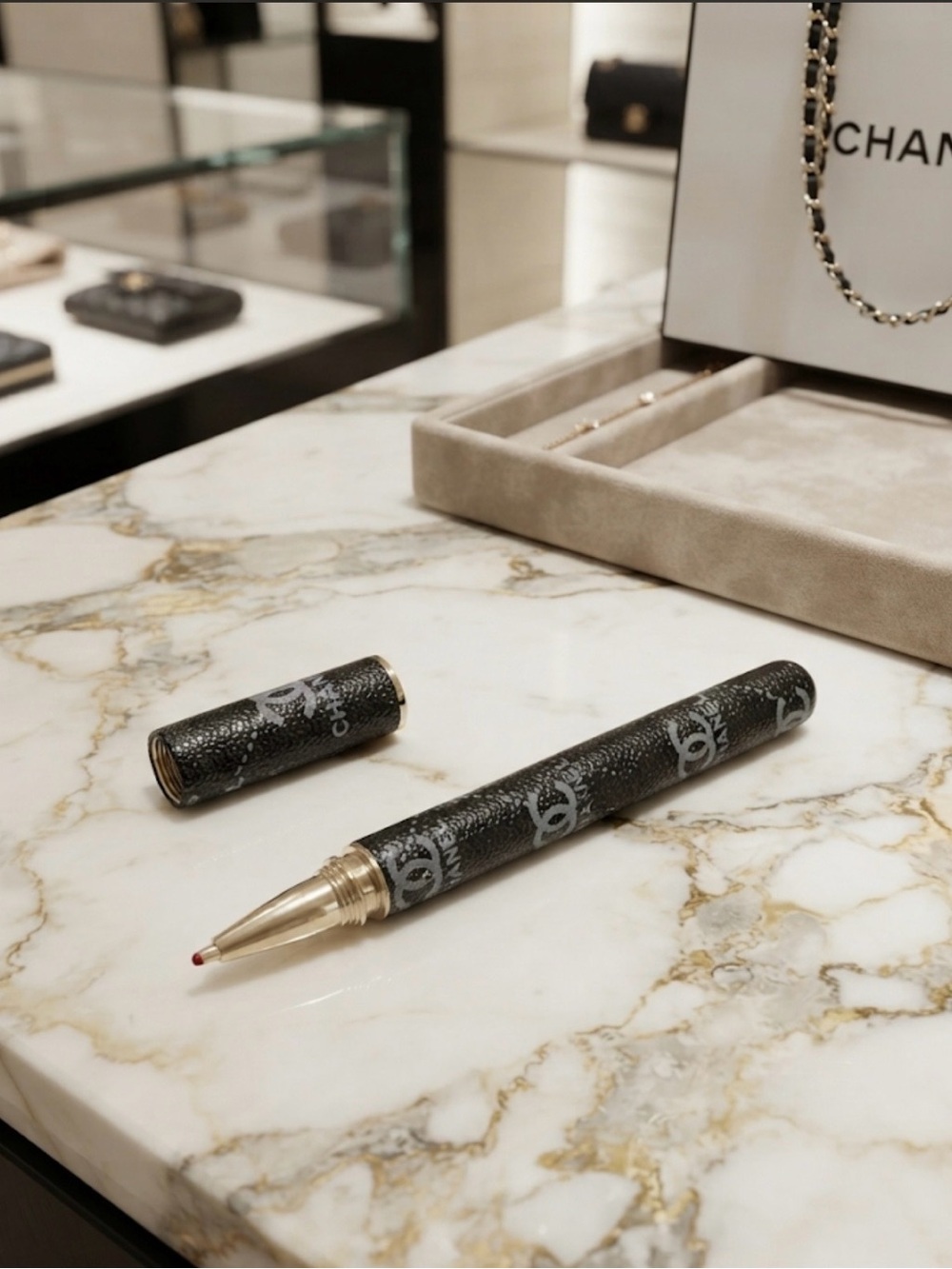 Black and Gold Tone screw on top Style writing pen